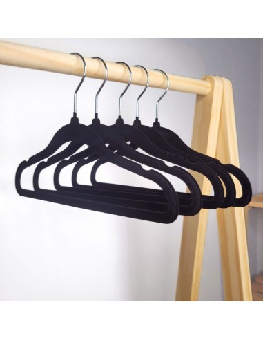 Cabide de Veludo Preto Slim Cava Lingerie Roupa...