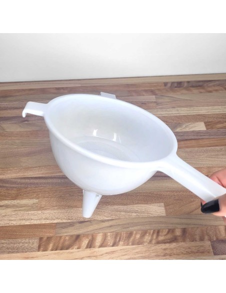 Peneira com Funil Encaixavel Cozinha Plastico Branco Grande