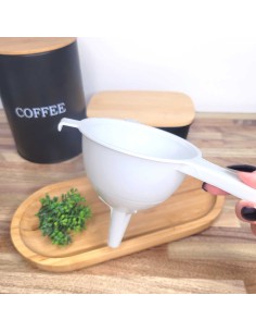 Peneira com Funil Encaixavel Cozinha Plastico Branco Pequeno 2