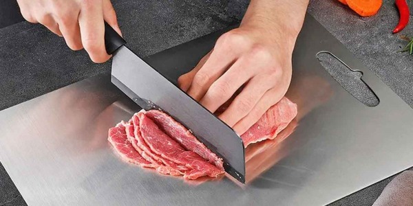 Procurando uma tabua resistente e higienica para sua cozinha profissional?