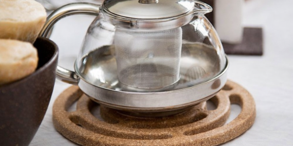 Para que serve o descanso de panela e por que ele evita danos na bancada?